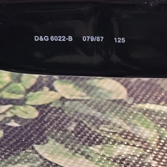 Dolce and Gabbana Black and sliver with Swarovski crystal's sunglasses 👓 - Picture 8 of 11